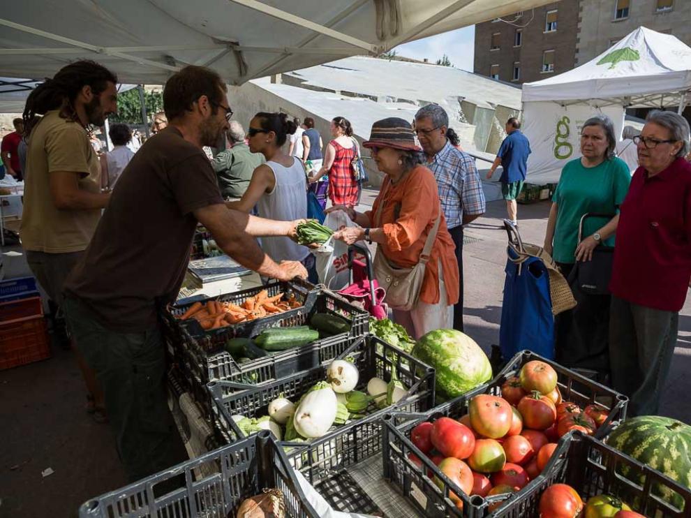 Mercado de productos ecológicos en la Plaza del Pilar