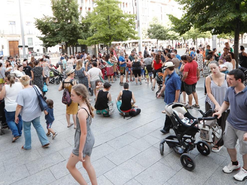 Quedada reivindicativa para dar de mamar en la plaza de España