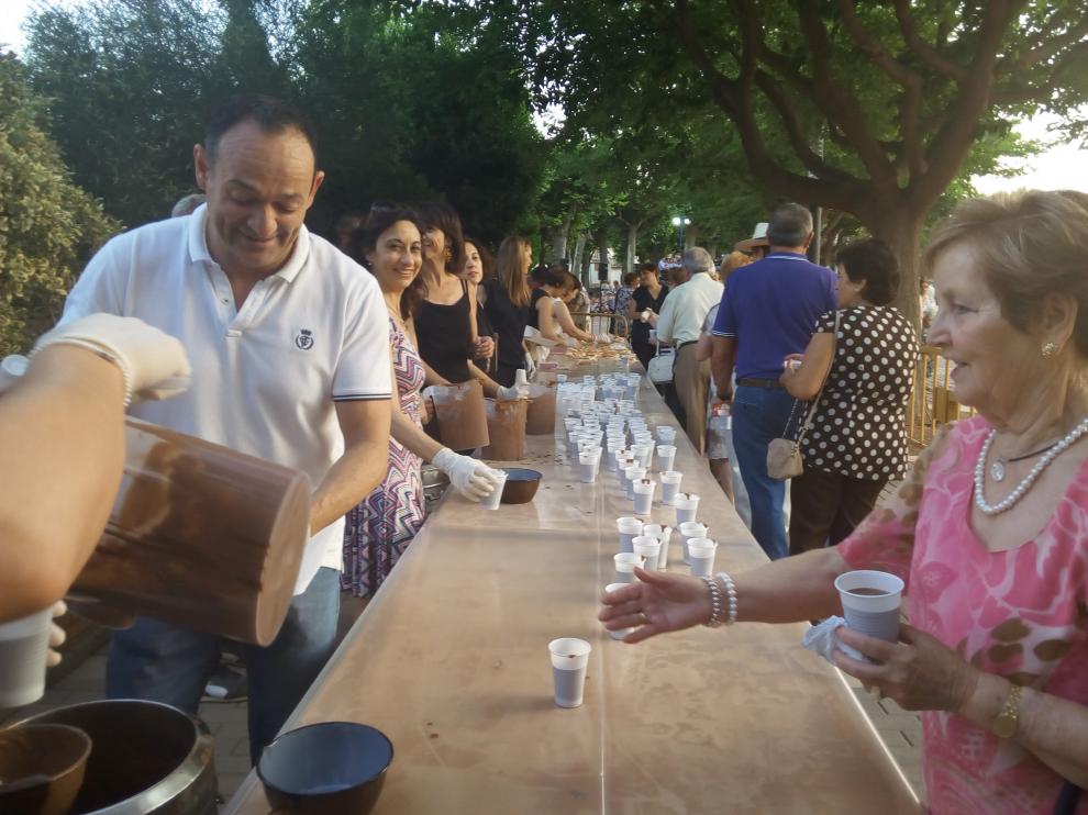 El reparto de chocolate transcurrió en el parque de Pradiel