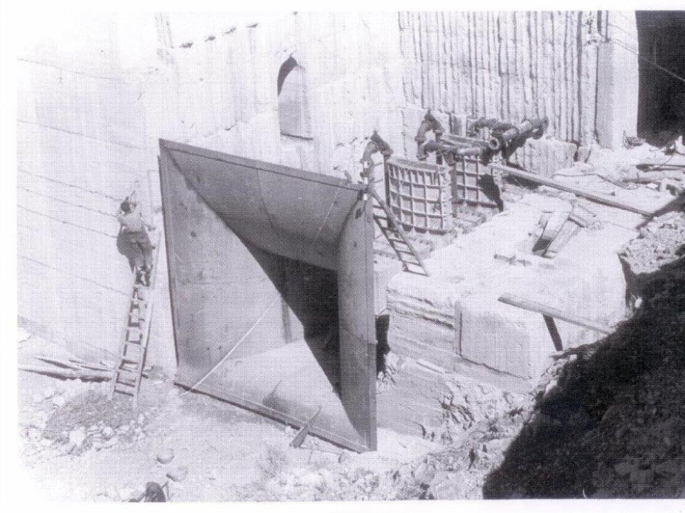 Construcción del desagüe de fondo del embalse del Arquillo.