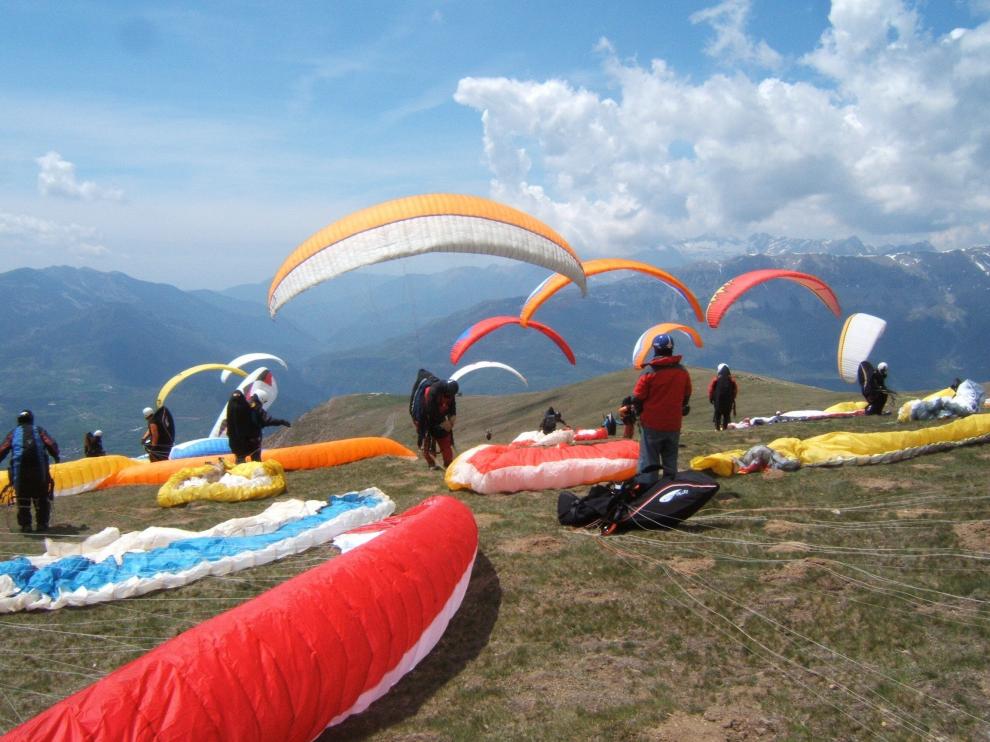 Castejón de Sos es un centro de referencia en cuanto a la práctica del parapente.