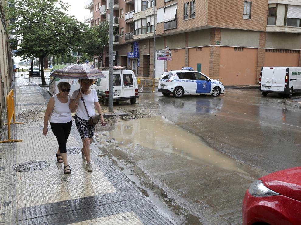 Los daños por lluvias obligan a cerrar un tramo de la avenida Monegros de Huesca