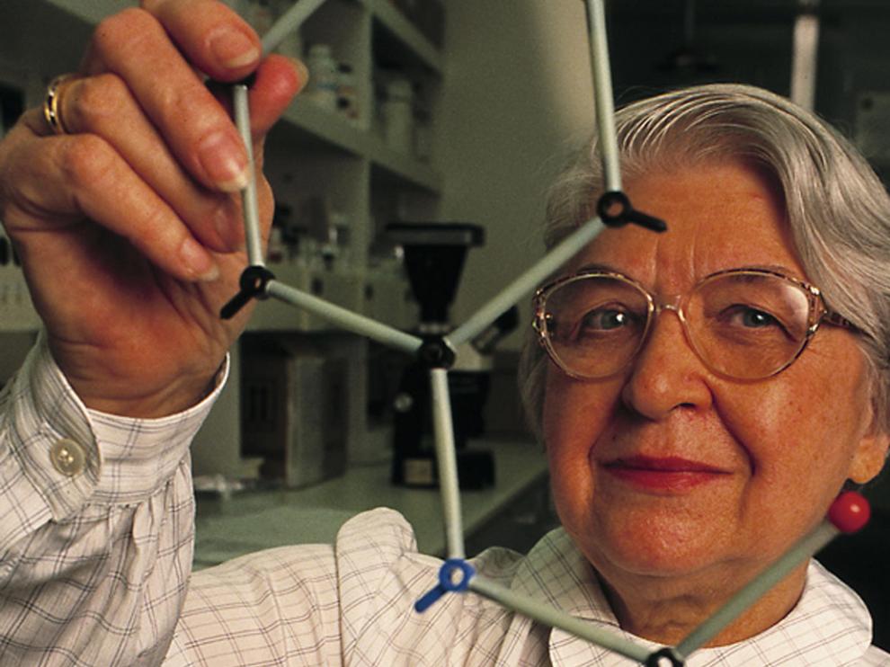 Dupont buscaba un nuevo tipo de fibras más ligeras y resistentes que el nailon; Stephanie Kwolek dio con el kevlar