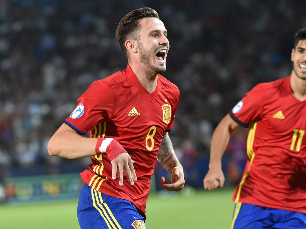 Saúl Níguez celebra el primer gol ante Italia.