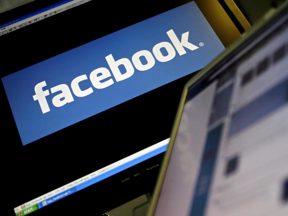 El logo de Facebook en un ordenador.