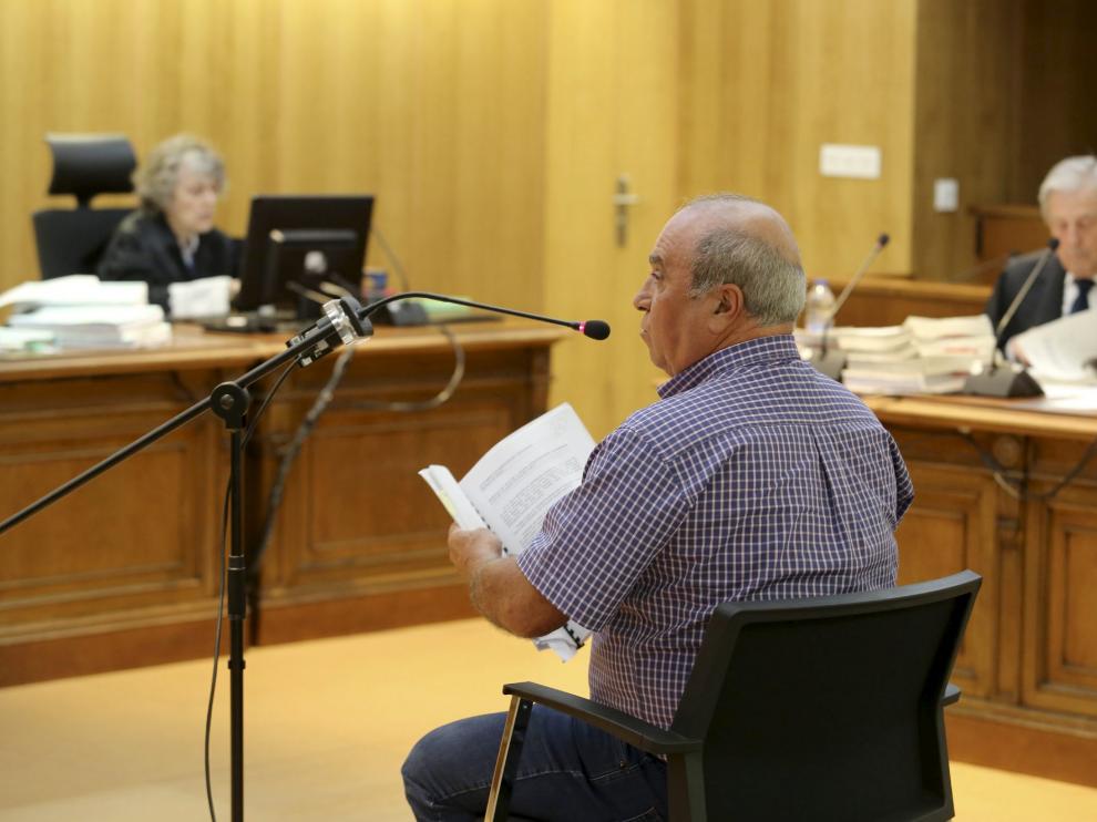 Javier Mur, en el juicio que ayer comenzó contra él en la Audiencia de Huesca.