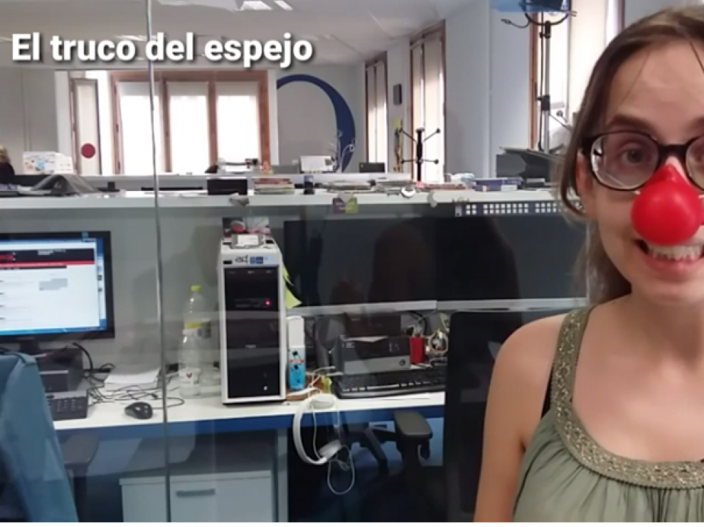 Beatriz Palacio realiza 'el truco del Espejo'.