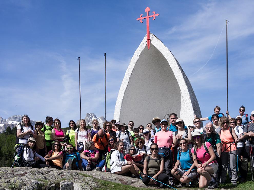 Parte del grupo que recorrió el primer tramo del Camino de Santiago Aragonés en el inicio de la primer etapa.