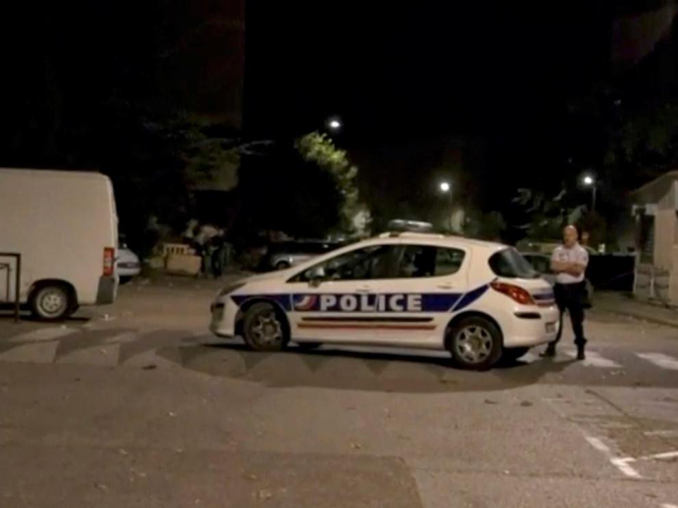 La policía busca todavía a los autores de los tiros.