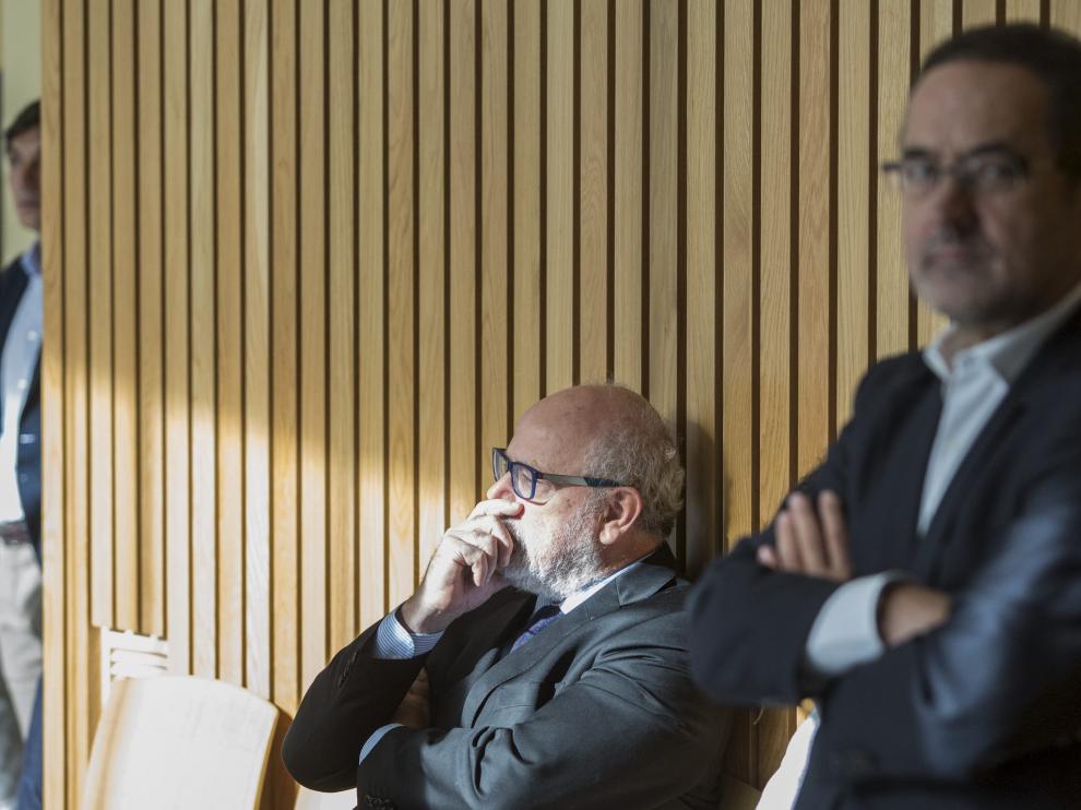 Carlos Esco, sentado, y Agapito Iglesias, en la Audiencia Provincial en septiembre de 2015.