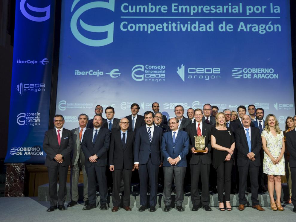 Philip Kienle, el presidente Lambán, los consejeros Soro, Gastón y Alegría y los miembros del Consejo Empresarial de Aragón.