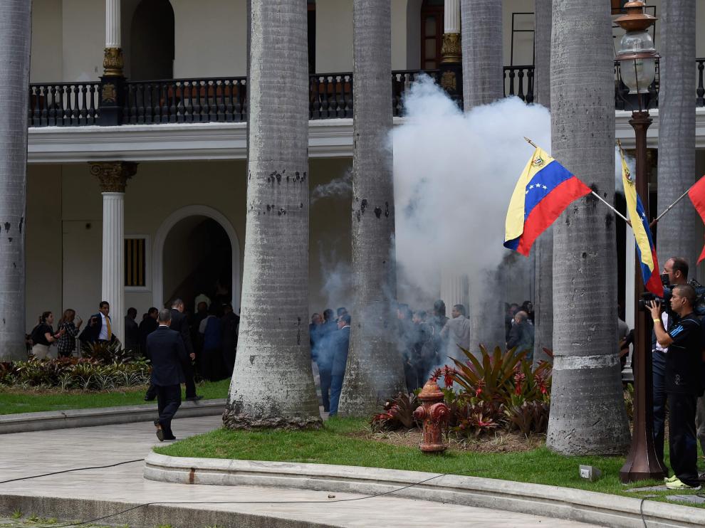 Un grupo armado atacó el Parlamento venezolano el miércoles