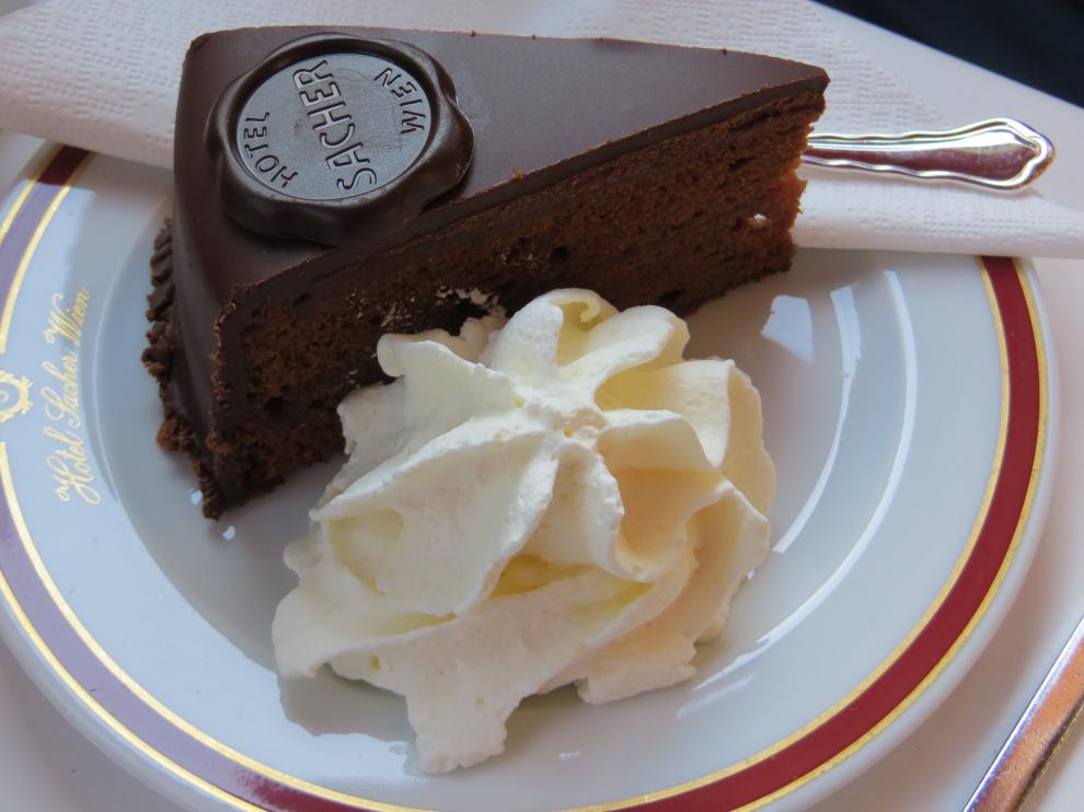 Preparar una rica tarta de chocolate es más sencillo de lo que parece.