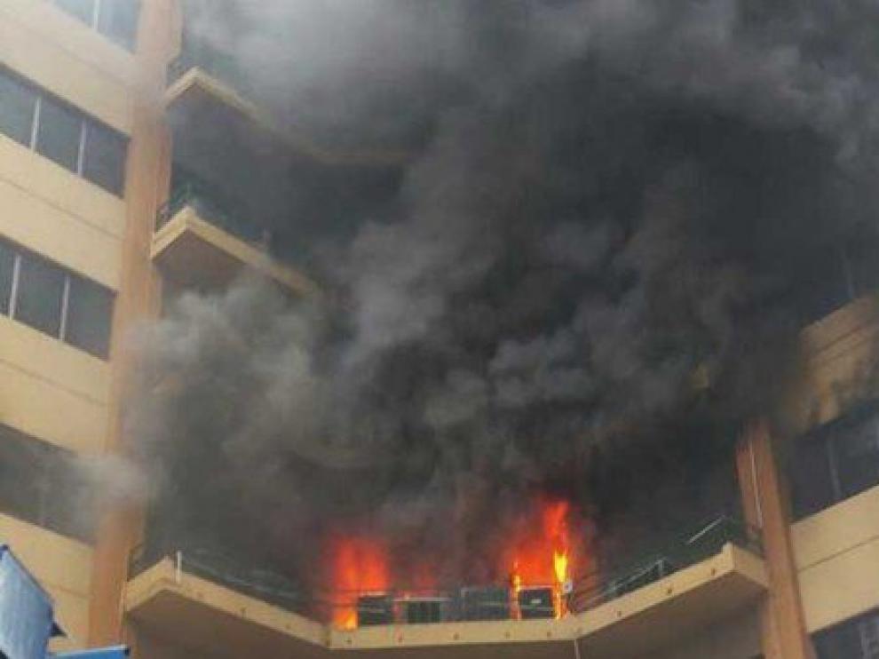 El fuego se originó en la segunda planta de uno de los tres edificios del ministerio.