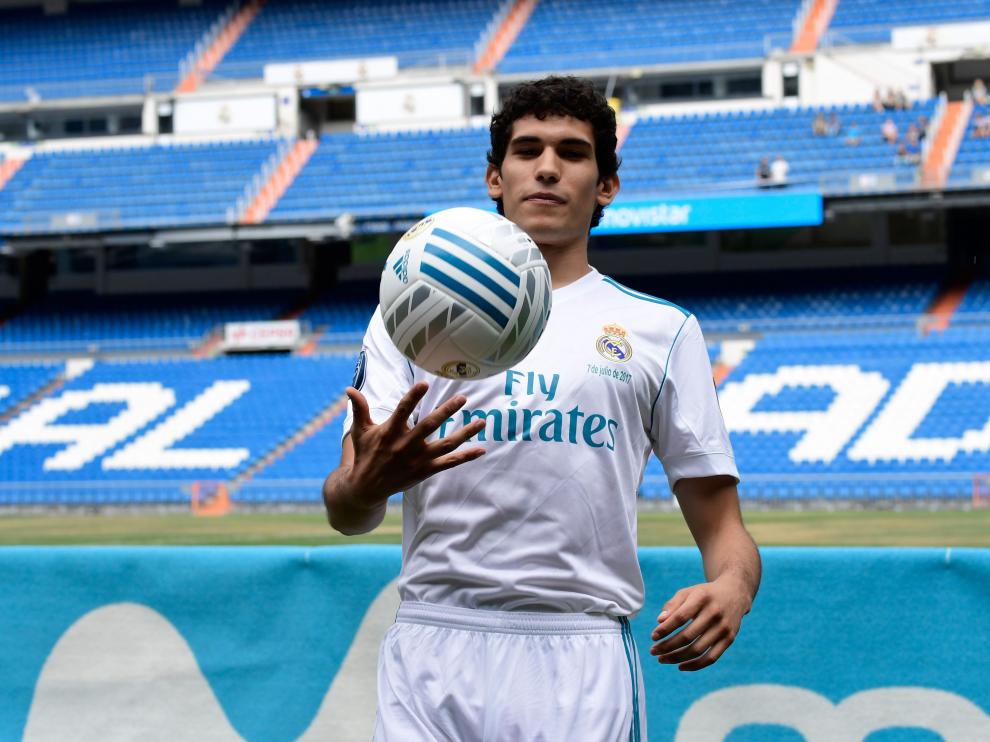 Jesús Vallejo, en su presentación como nuevo futbolista del Real Madrid.