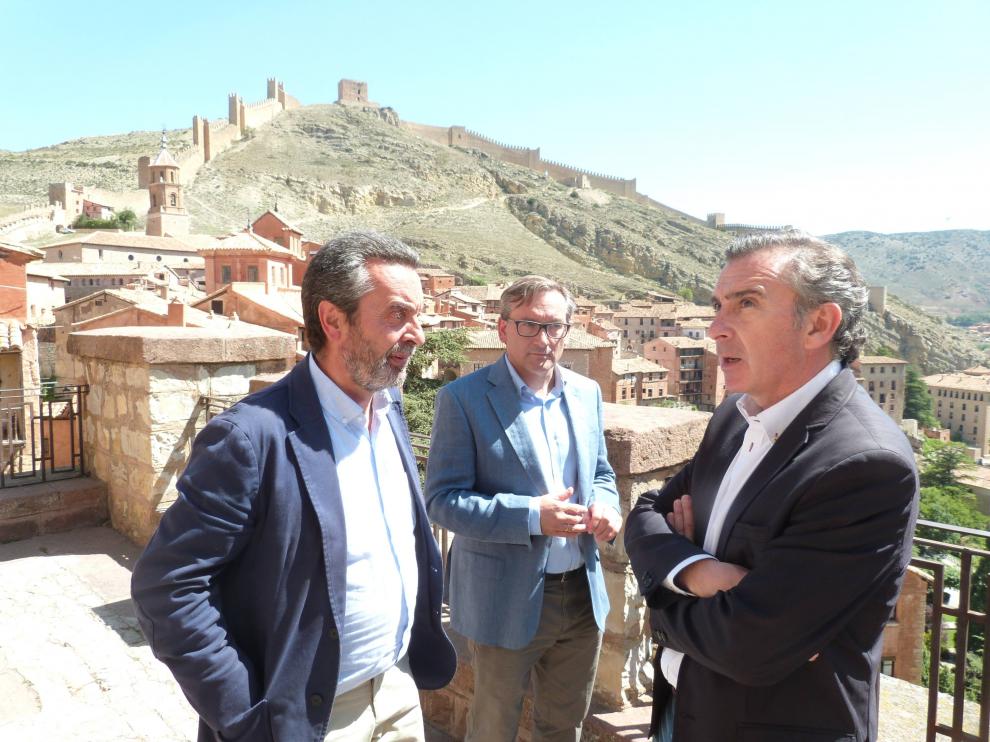 El presidente del Partido Popular de Aragón, Luis María Beamonte, ha visitado Albarracín.