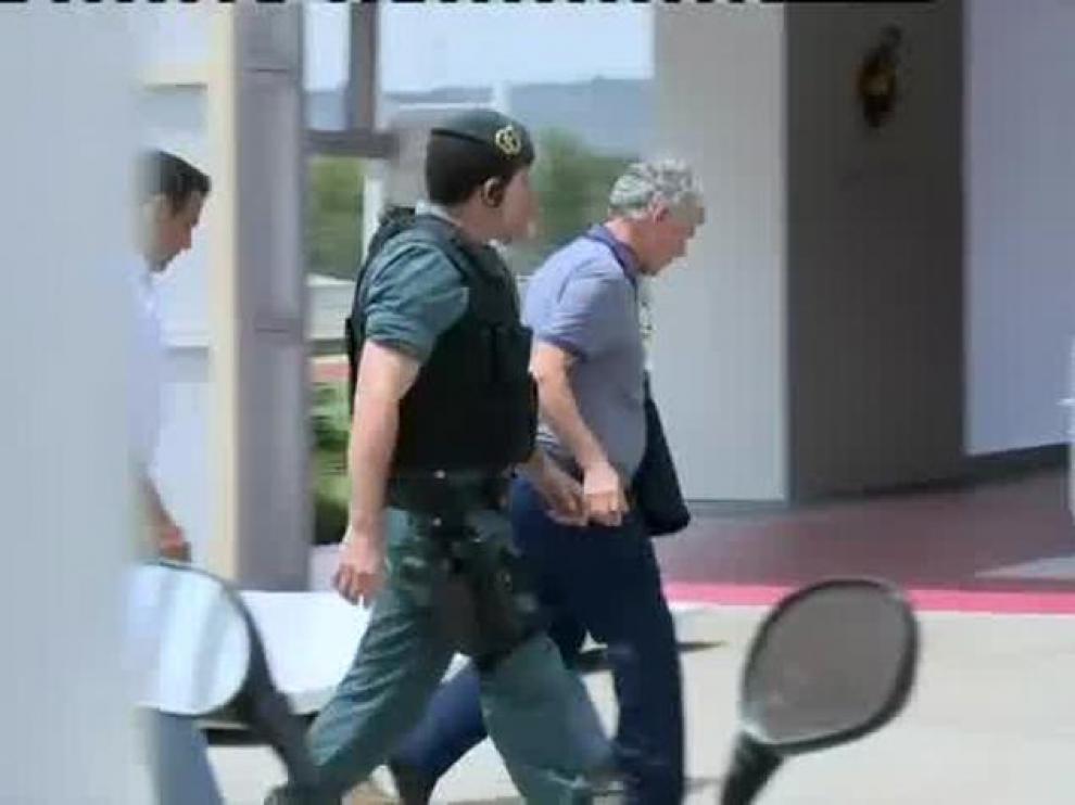 Villar entra la sede de la RFEF escoltado por la Guardia Civil