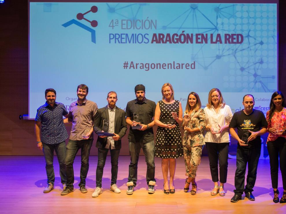 Foto de grupo de todos los premiados en la cuarta edición de Aragón en la Red.
