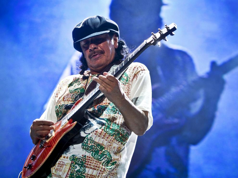 Carlos Santana, en plena actuación.