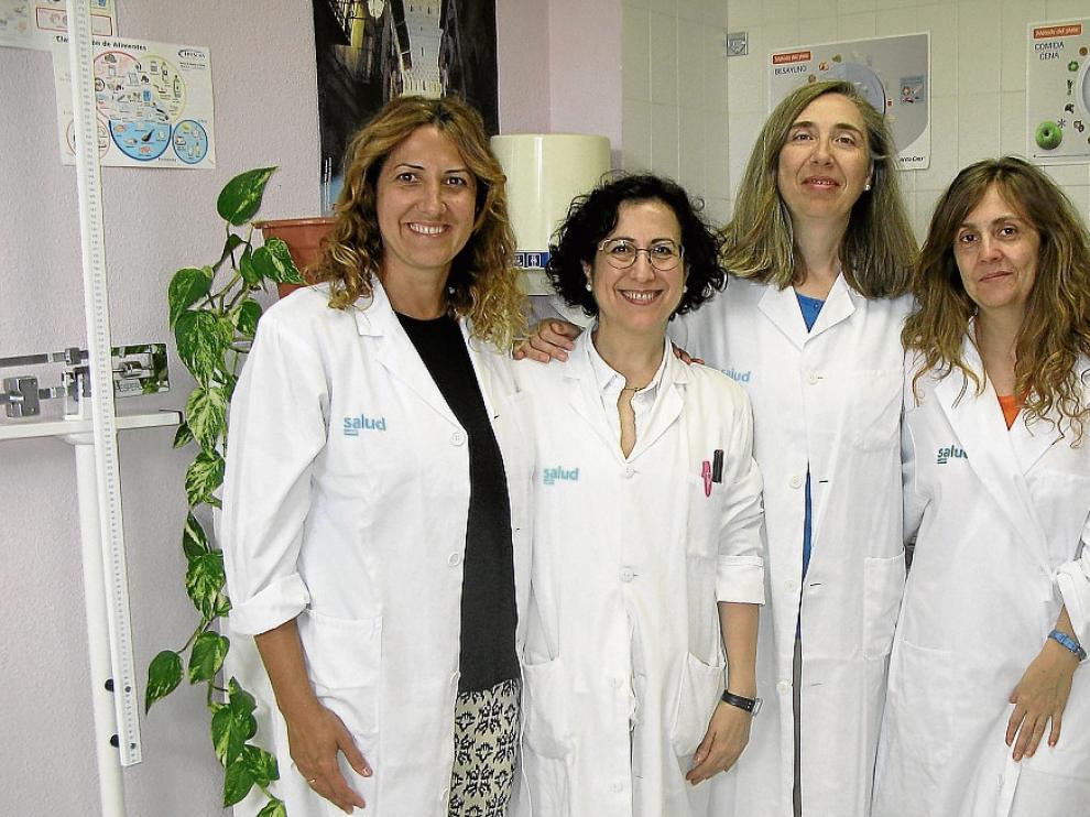 Luisa Lozano la segunda por la izquierda con algunas compañeras del estudio.