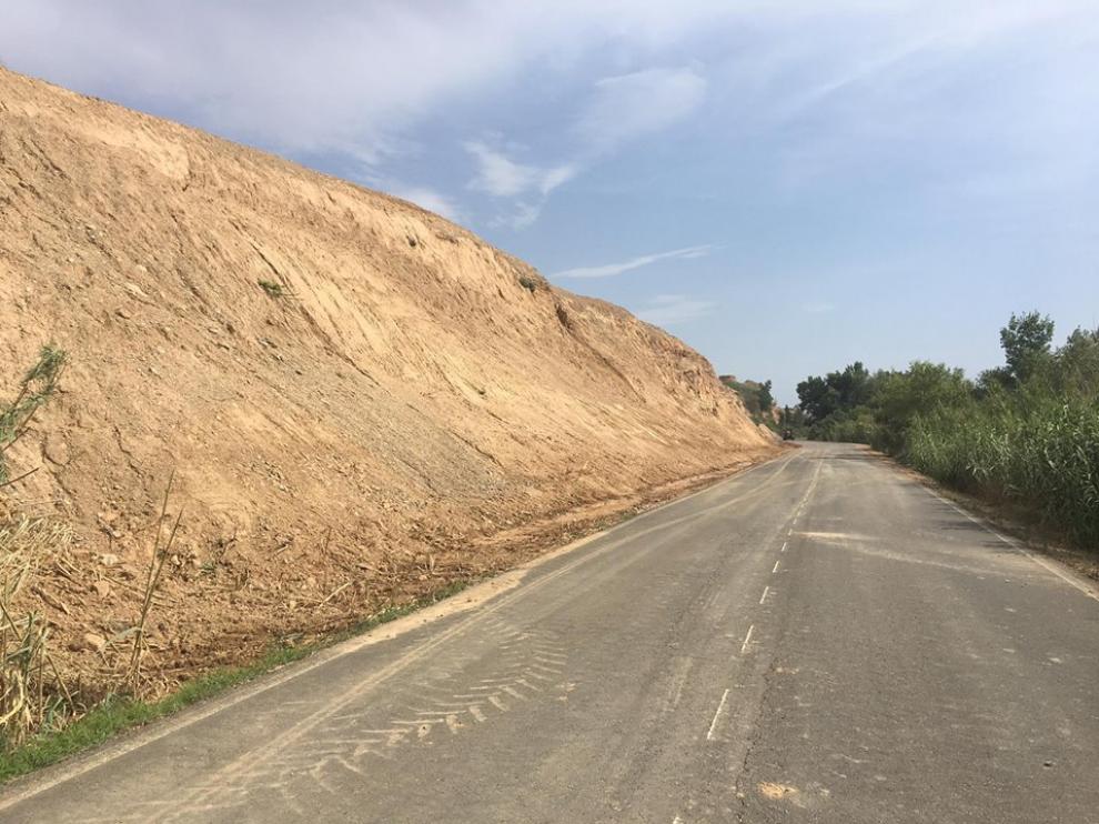 La carretera entre Fraga y Massalcoreig.