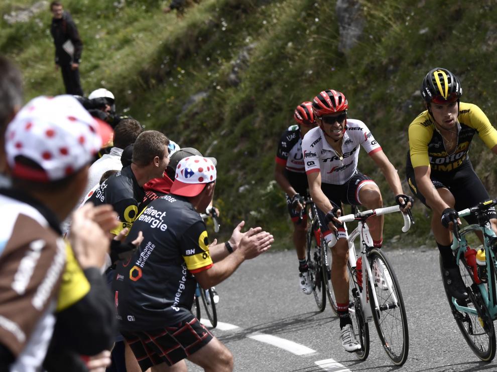 Roglic, ganador de la etapa, delante de Contador en un momento de la escapada.