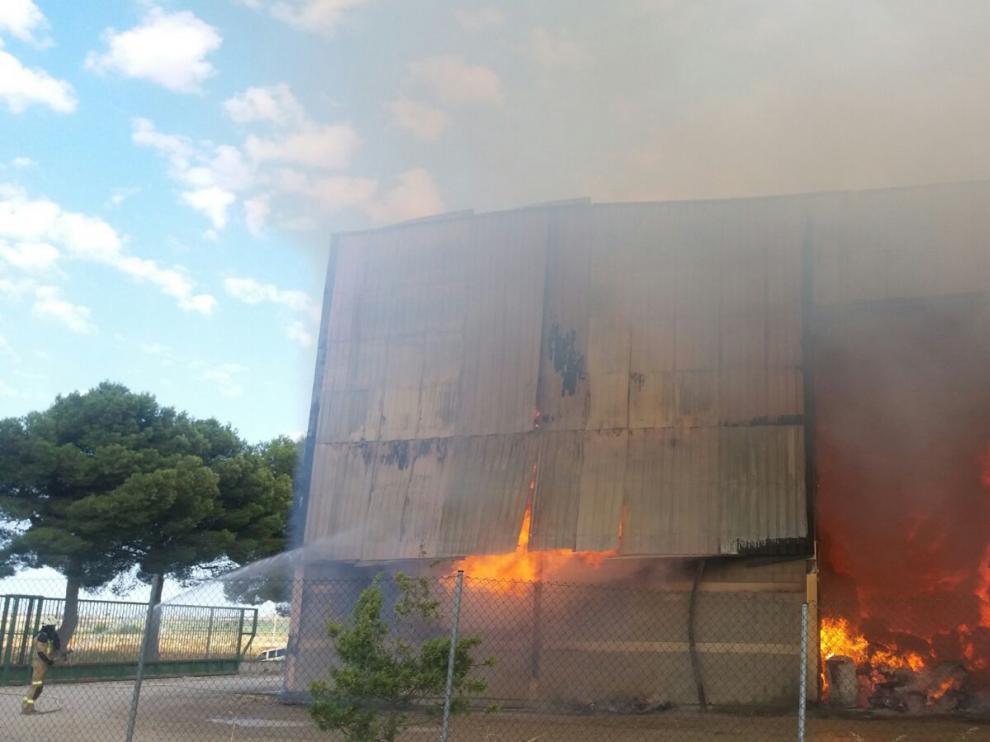 Este jueves se declaró el incendio en la empresa.