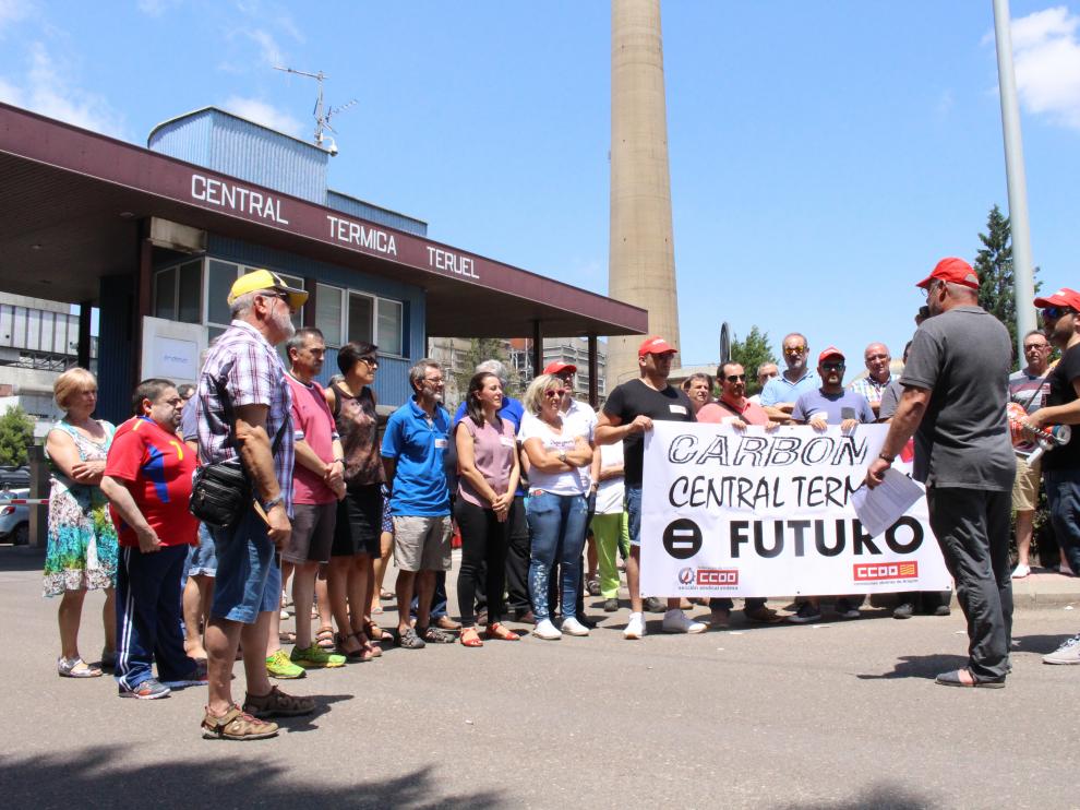 El sindicato CC. OO. convocó ayer una concentración a las puertas de la central de Andorra.