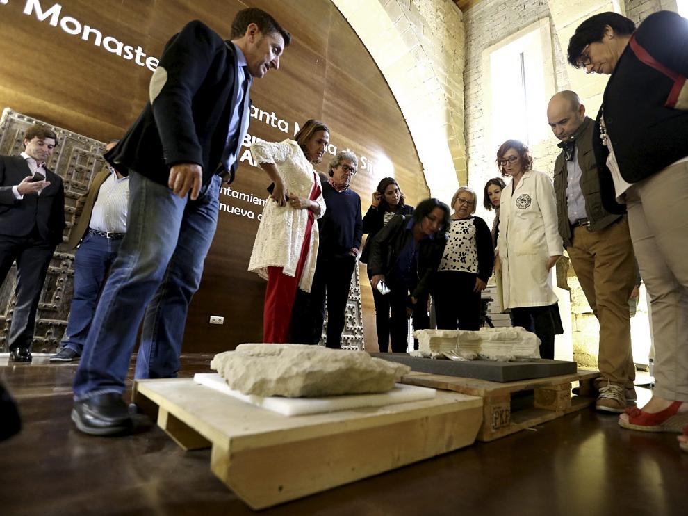 Una colección a medias. El 27 de julio de 2016 llegaron a Sijena 51 de las 53 piezas que se encontraban en el Museo Nacional de Arte de Cataluña (MNAC). Cataluña alegó que dos se habían extraviado y que desconocía su paradero. Después de la recepción y análisis de los bienes, estos se exhiben en los antiguos dormitorios del monasterio de Sijena , que el Gobierno de Aragón rehabilitó y acondicionó.