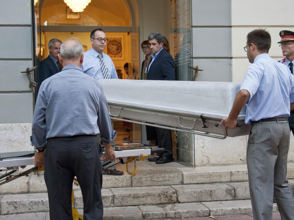 La operación fue llevada a cabo entre las 20.00 de este jueves y casi la 1.00 de la madrugada de este viernes para extraer muestras biológicas en el litigio abierto por Pilar Abel.