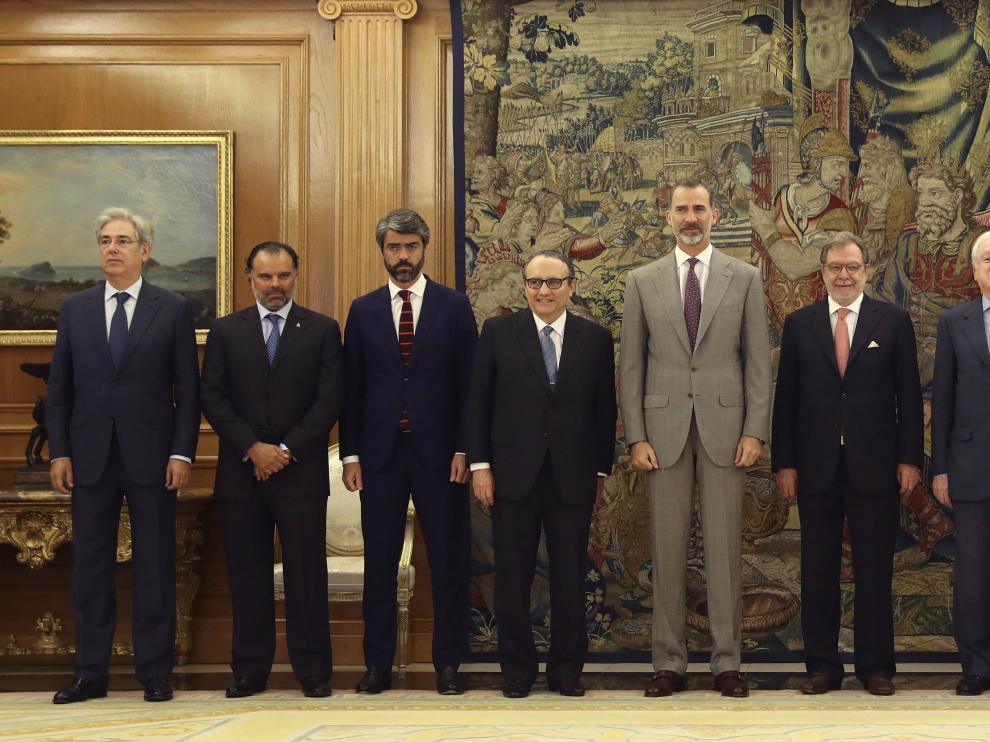 El Rey, durante su encuentro con los responsables de AMI.