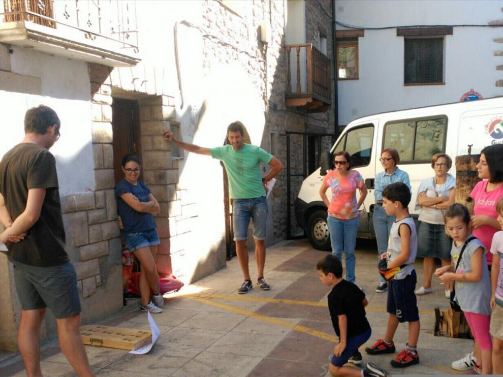 Los niños del municipio disfrutando de la tarde de juegos.