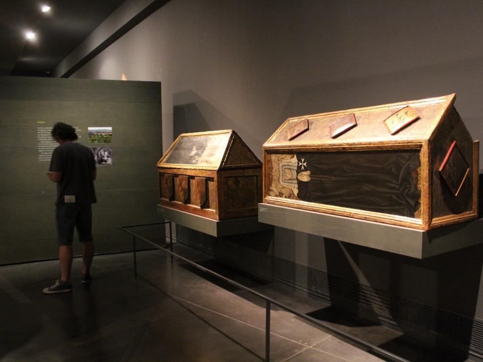 Una colección expuesta en Lérida. Los bienes de Sijena retenidos por la Generalitat forman parte de la colección del Museo de Lérida, como los sarcófagos policromados de prioras del monasterio, en la fotografía.