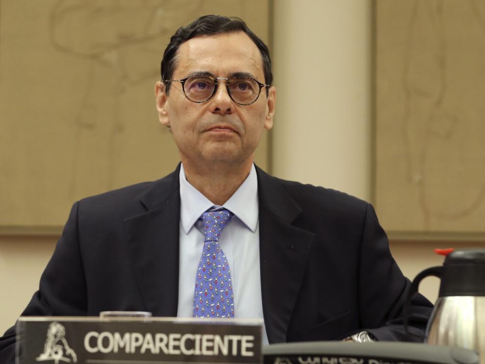 El exgobernador del Banco de España Jaime Caruana en la comisión del Congreso que investiga el origen de la crisis financiera y el rescate bancario.