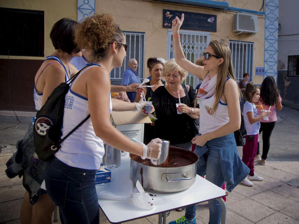 Una chocolatada organizada solo para mujeres es una de las costumbres en las fiestas de Ricla.