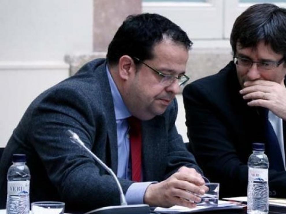 El coordinador del Pacto Nacional por el Referéndum, Joan Ignasi Elena, junto a Puigdemont.