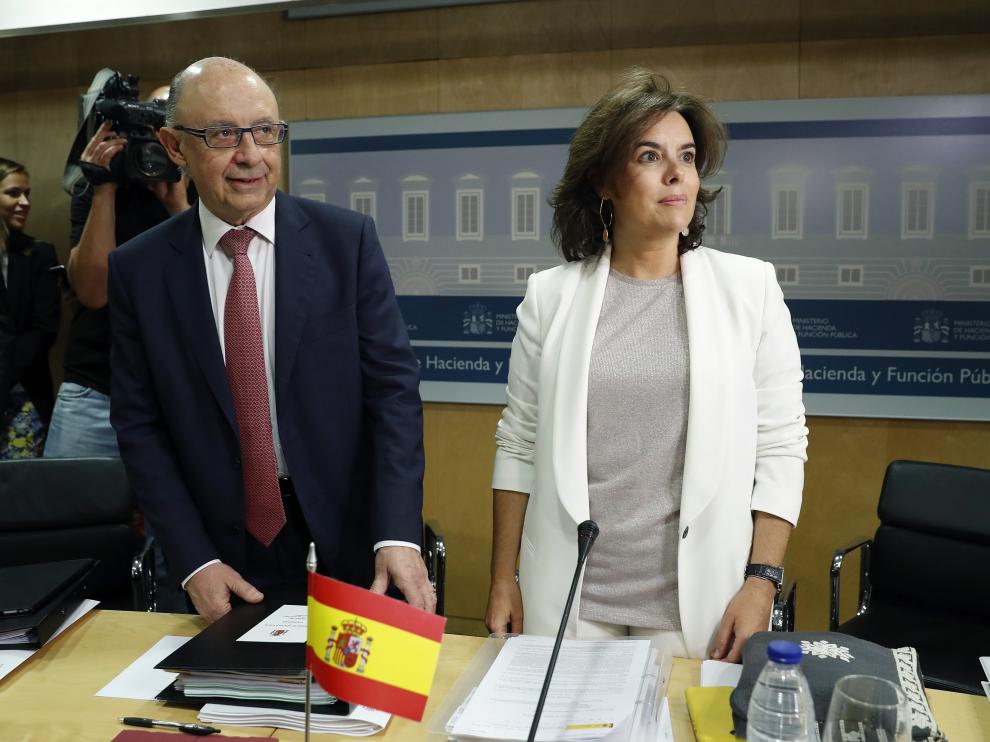 El ministro de Hacienda, Cristóbal Montoro, y la vicepresidenta del Gobierno, Soraya Sáenz de Santamaría, han presidido la reunión del Consejo de Política Fiscal y Financiera.