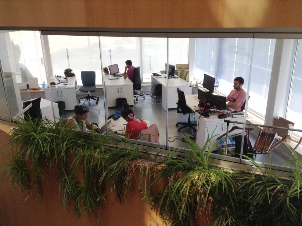 Emprendedores trabajando en el centro de incubación empresarial Milla Digital de Zaragoza.
