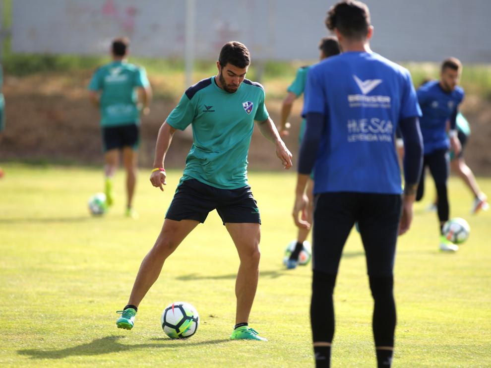 Alexander, durante un entrenamiento del Huesca.