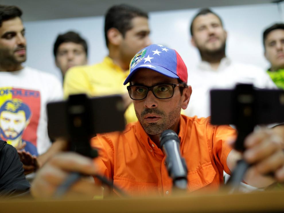 Capriles anuncia que la oposición venezolana no boicoteará los comicios del domingo pero sí protestará.