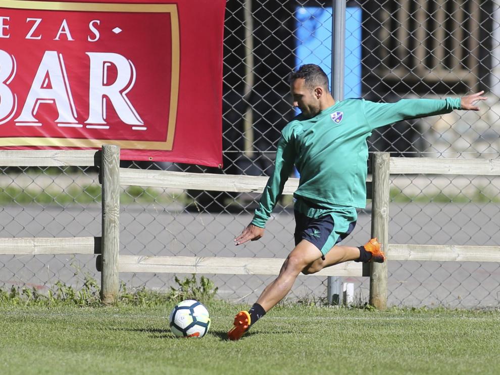El extremo gallego del Huesca reclama no meternos presión y centrarnos en disfrutar y en el partido a partido