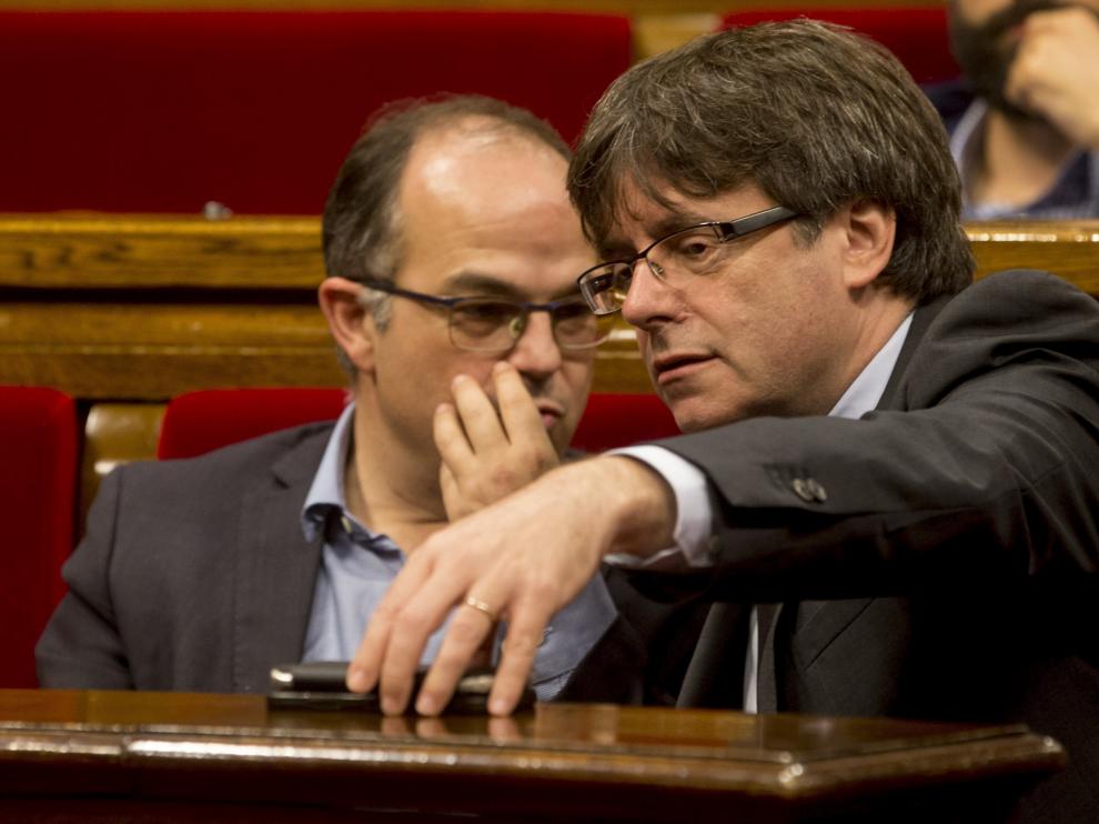 Turull y Puigdemont, en el último pleno del 'Parlament'-