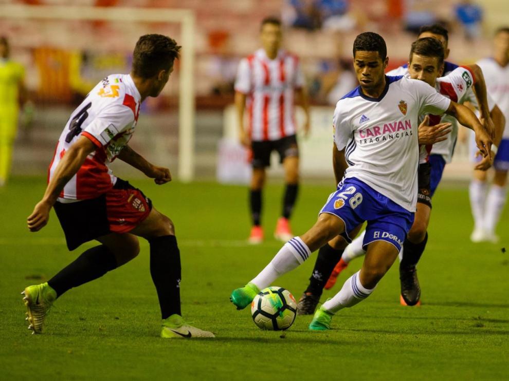 Raí, en una jugada de ataque el Real Zaragoza el pasado miércoles en Las Gaunas ante el UD Logroñés.