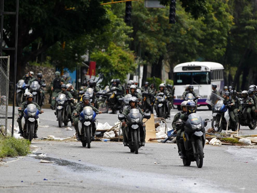 Agentes de la Guardia Nacional venezolana este domingo en Caracas.