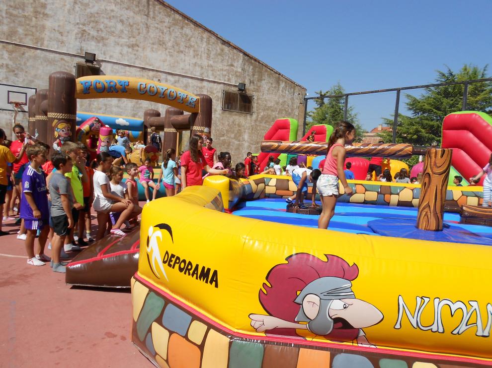 El claustro de la catedral es el escenario donde se desarrolla esta iniciativa para niños.