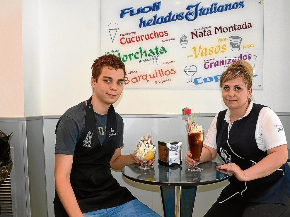 Jesús Ochoa e Iona Cristea, empleados de los Helados Italianos, de Zaragoza.