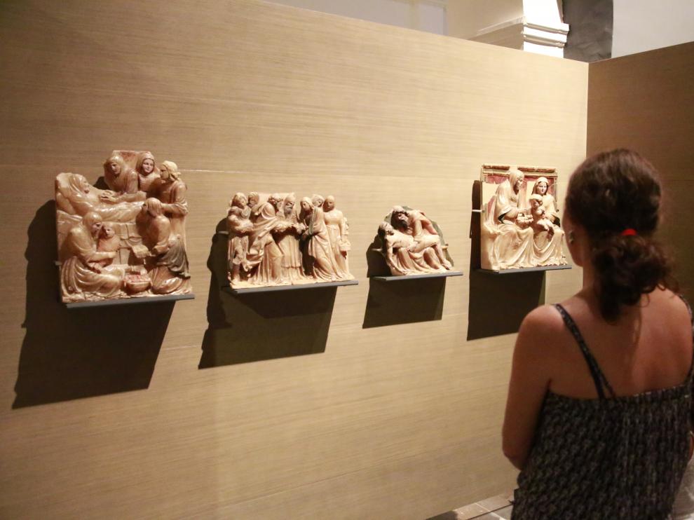 El público sigue contemplando las obras en Lérida. El Museo de Lérida abrió ayer al público (el lunes cerró por descanso semanal) sin realizar ningún cambio en la exhibición de las obras de Sijena, que siguen en el mismo lugar.
