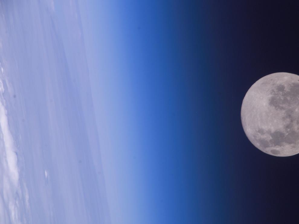 La inclinación de la Tierra se mantiene con un ángulo de 23º frente al Sol gracias a que la Luna existe