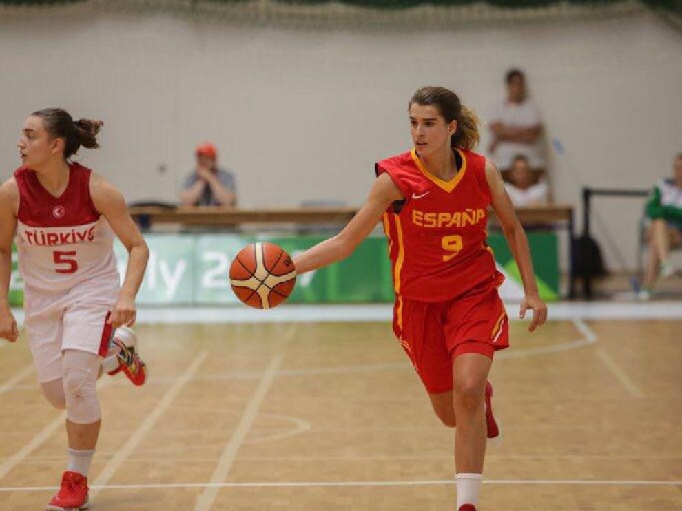 Zoe Hernández, con la camiseta de la selección española, durante un partido la semana pasada en Hungría.