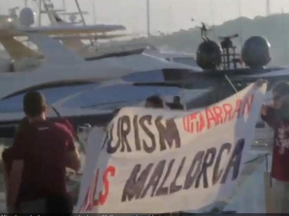 Fotograma de la acción de Arran en Palma de Mallorca compartida en su Twitter.